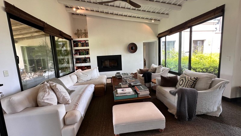 Casa amplia en venta y alquiler en el Quijote